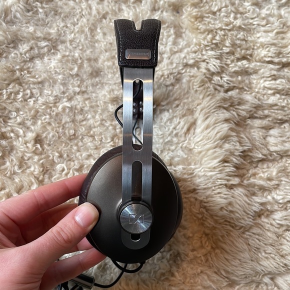 Sennheiser Momentum headphones - Picture 2 of 9